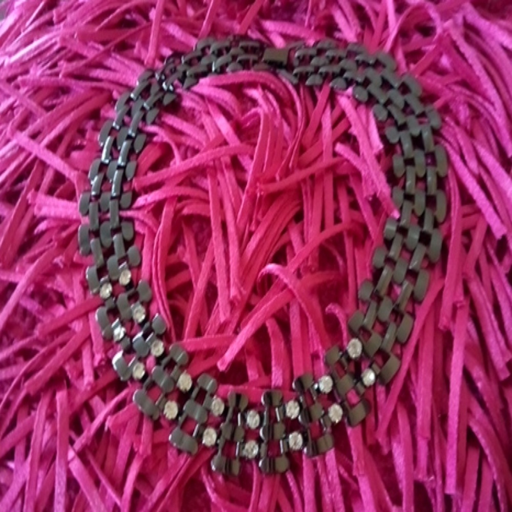 Gunmetal necklace with cristals